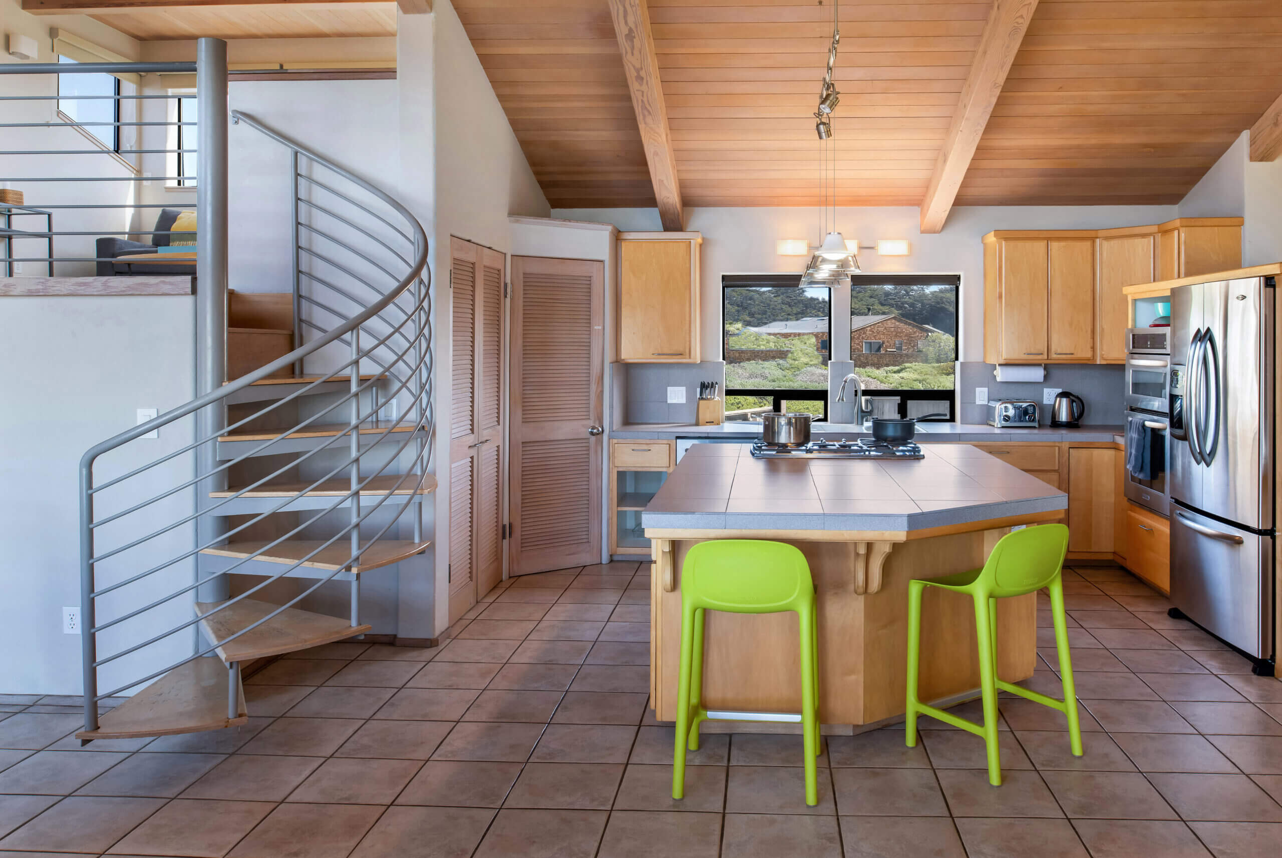 Oceanfront: Beach House kitchen1