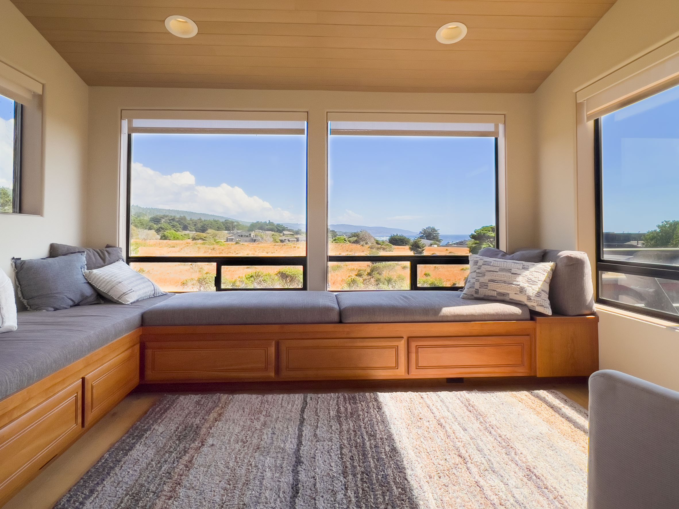 Solstice - cushioned window seat with view of meadow