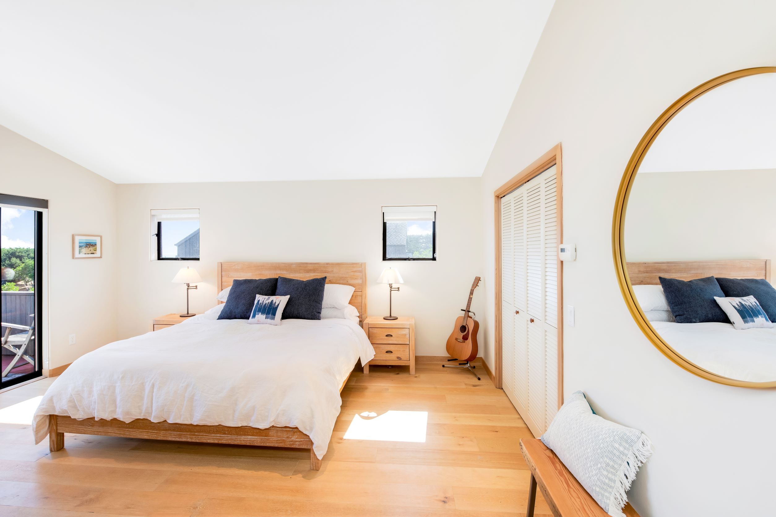 Solstice - bright 1st bedroom wood floors