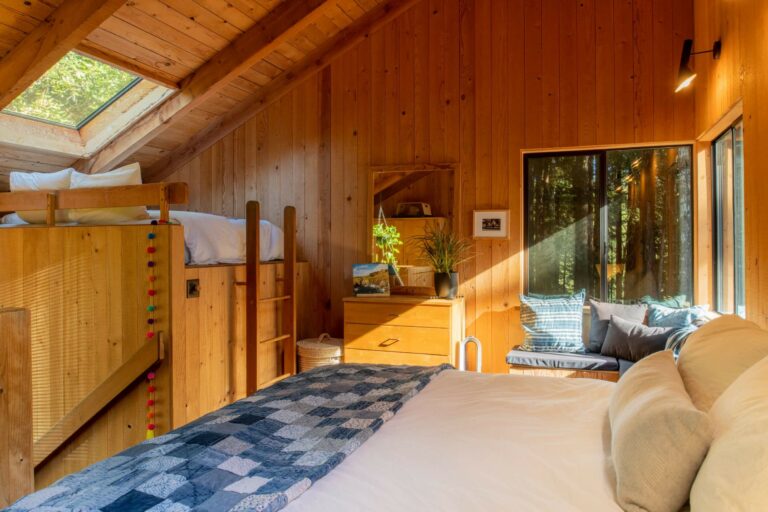 Paradiso - wooden ladder to loft bed and view of bed on landing